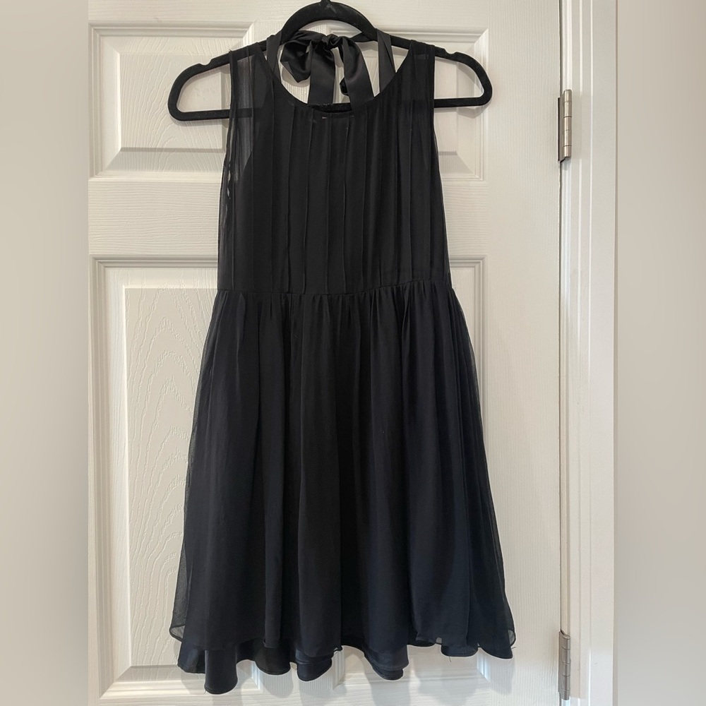 Chic Black Sleeveless Mini Dress
